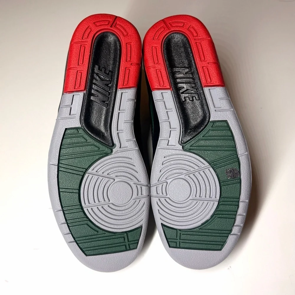 Nike Kids Air Jordan 2 Retro Low Christmas Black / Red Size- 4Y. FJ6869 006